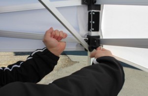 閉じる時は、指をはさまないように注意して下さい